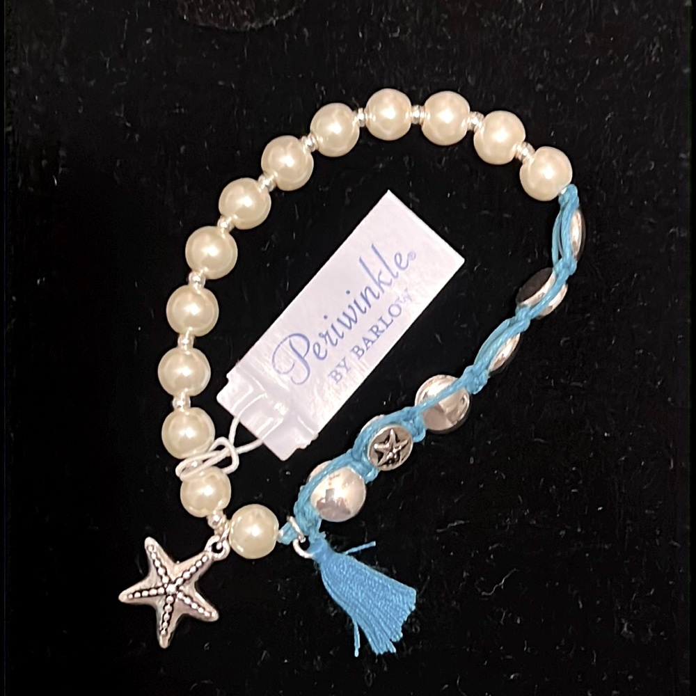 Periwinkle By Barlow Stretch Pearl Bracelet